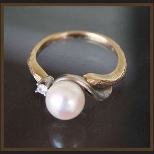 14K gold ring with real pearl and diamond chips signed AR